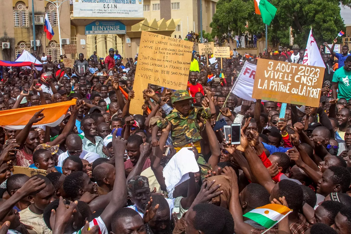 Manifestación en apoyo de los soldados golpistas de Niger y contra contra las sanciones internacionales en la capital Niamey | Mahamadou Hamidou / REUTERS