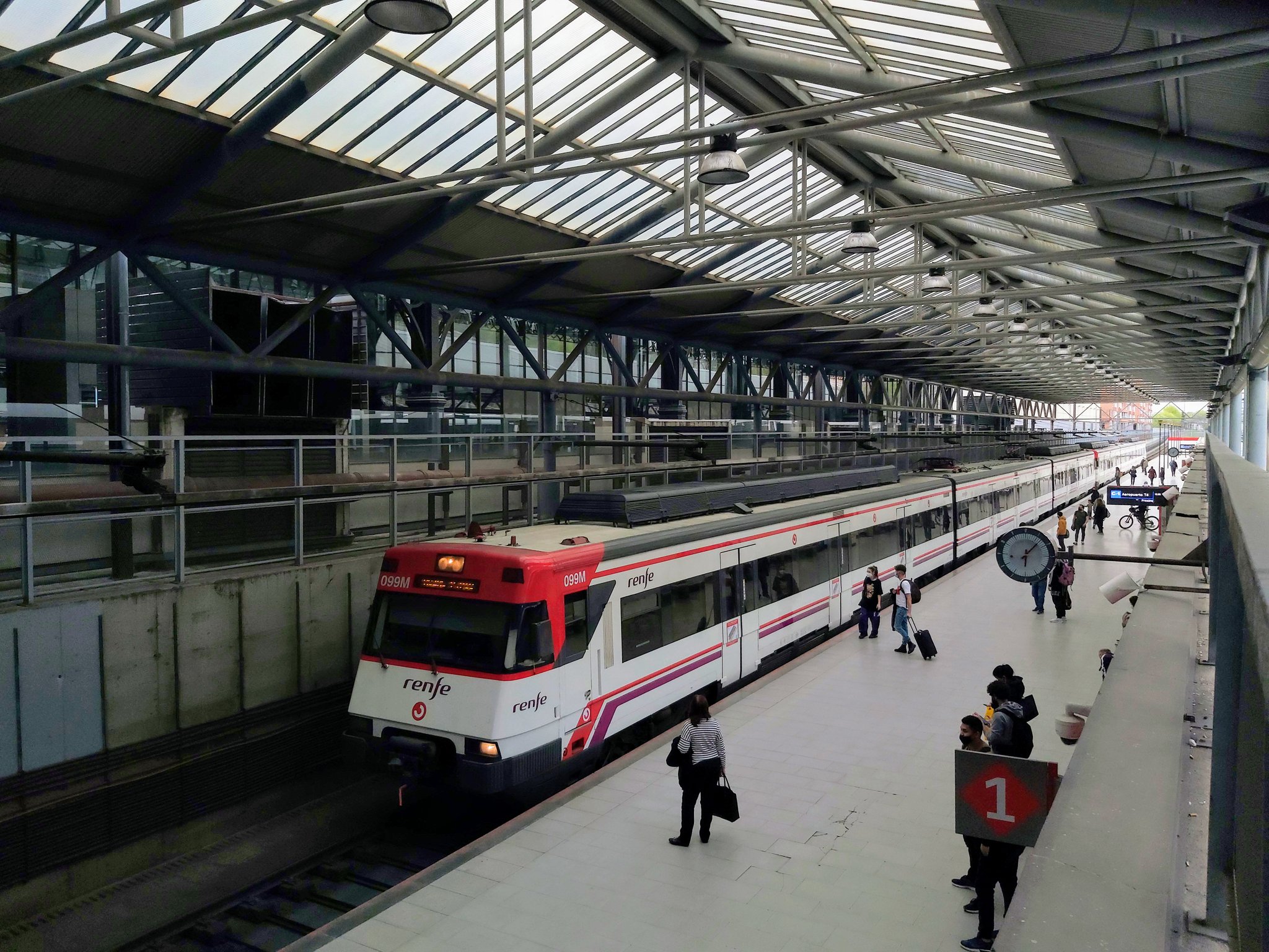 Anden de Cercanías de la estación de Principe Pío, Madrid.