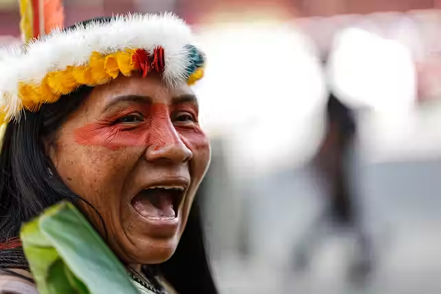 Quito, 14 de agosto de 2023: la comunidad indígena Waorani se manifiesta a favor del referéndum para poner fin a la explotación petrolera en el parque nacional Yasuní. Martin Bernetti/AFP