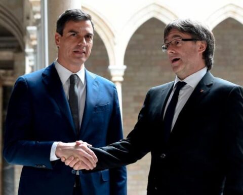 Pedro Sánchez y Carles Puigdemont, en una imagen del año 2016 | AFP / GETTY IMAGES