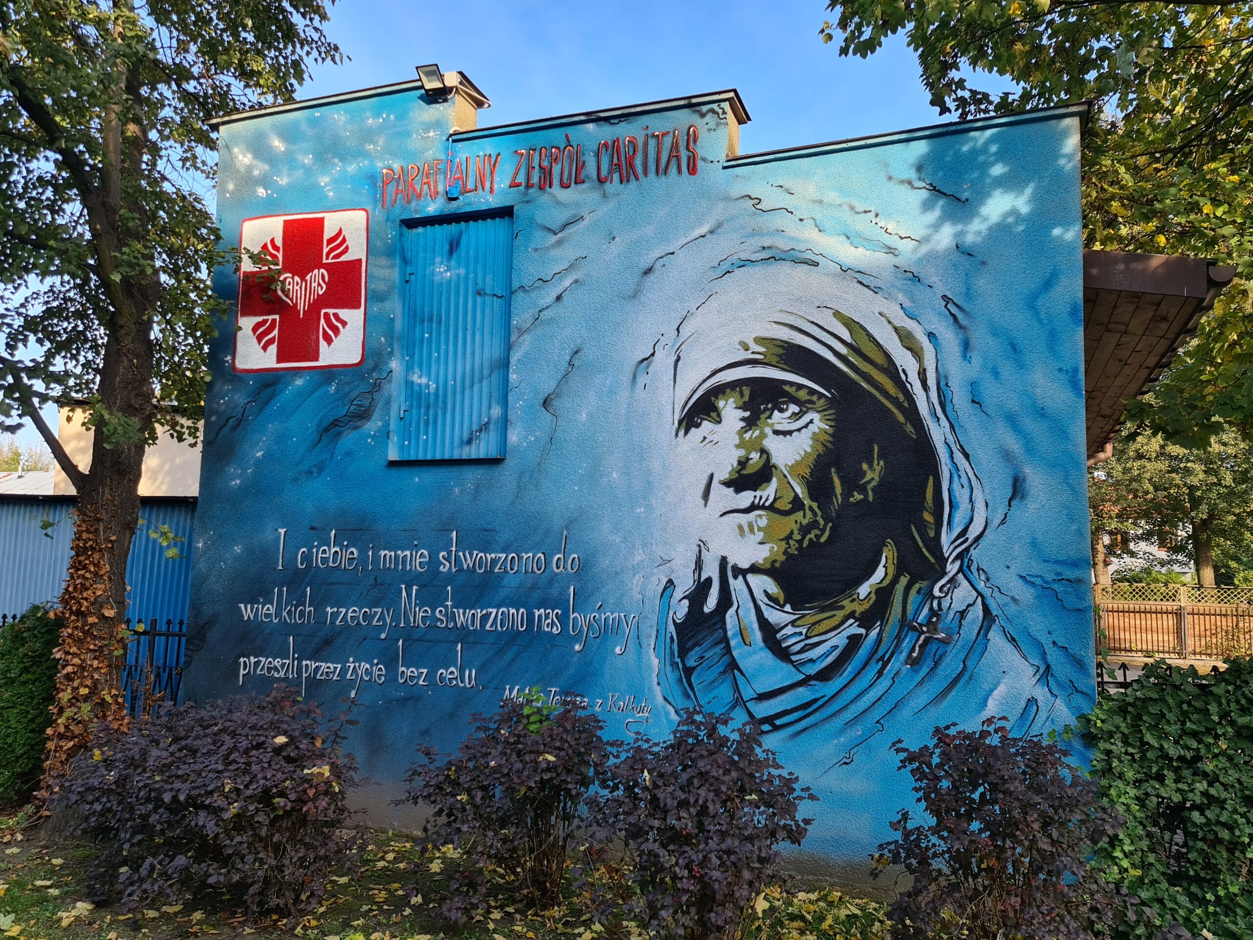 Mural en la sede de Cáritas dedicado a la Madre Teresa en Wołomin | Happa