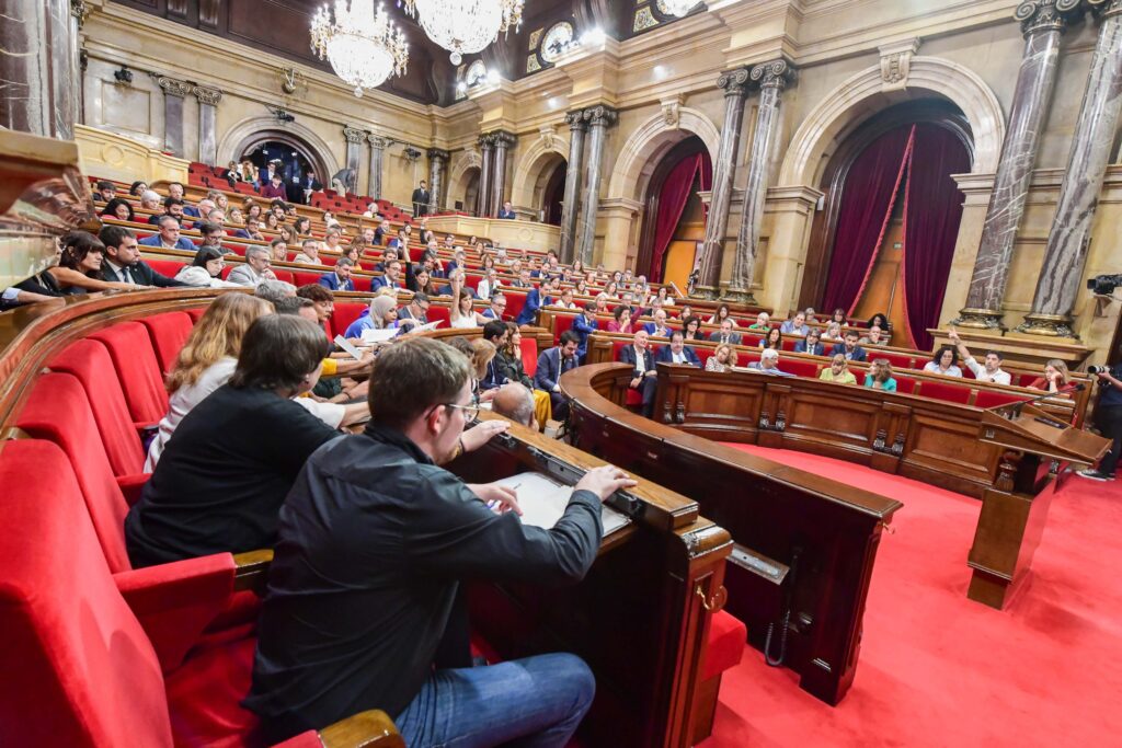 El Parlamento aprueba resoluciones que defienden la amnistía y el referéndum | JORDI GARCIA MONTE