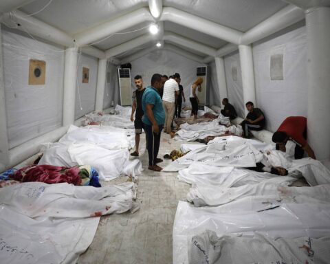 Un misil provoca cientos de víctimas en un hospital de Gaza | REUTERS